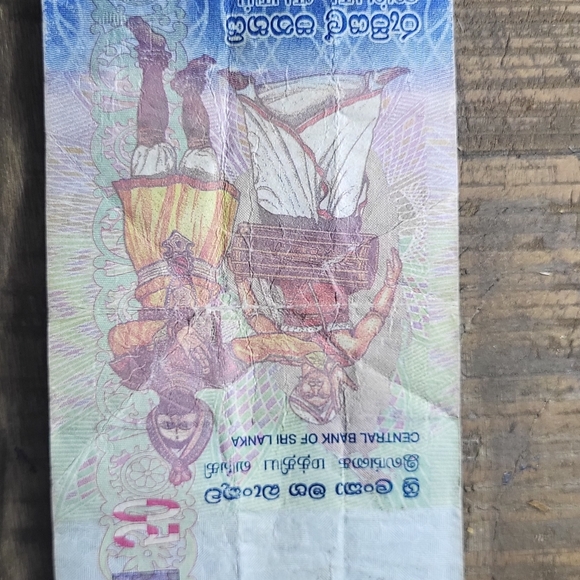 Assorted World Currency Notes - Picture 14 of 16